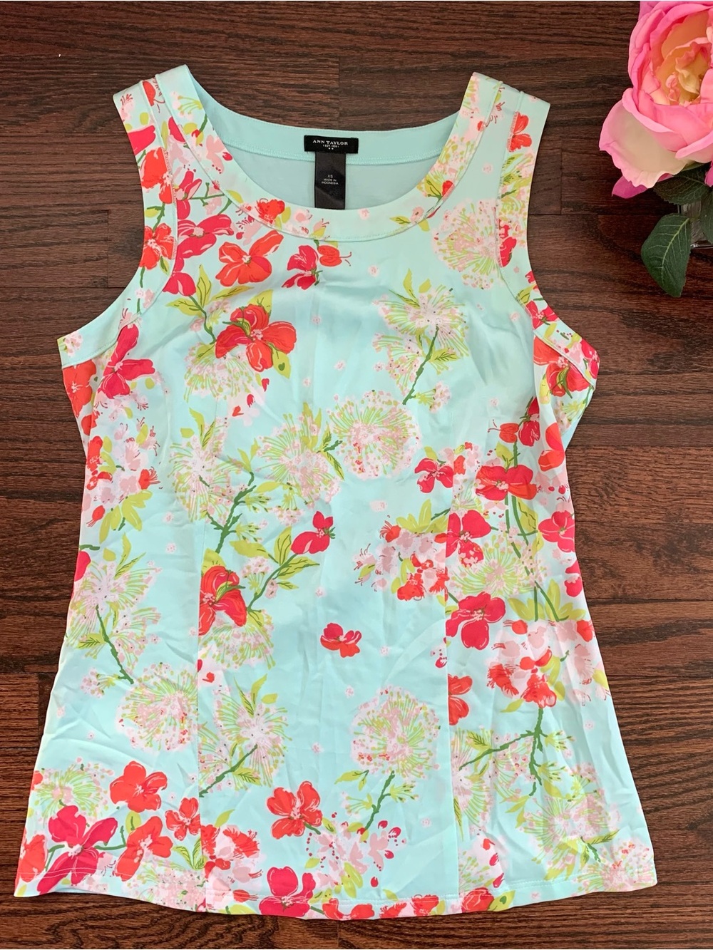 NWOT Ann Taylor floral top, size XS